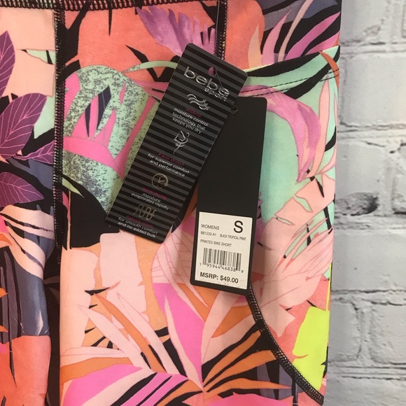 Bebe Sport Women’s Black Tropical Print Biker Shorts size Small NWT - Picture 2 of 9